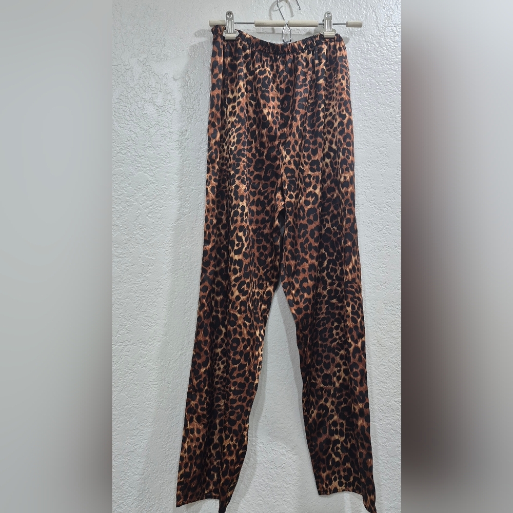 Frederick's of Hollywood Leopard Print Pajama Set Size M satiny Feel - Picture 7 of 15